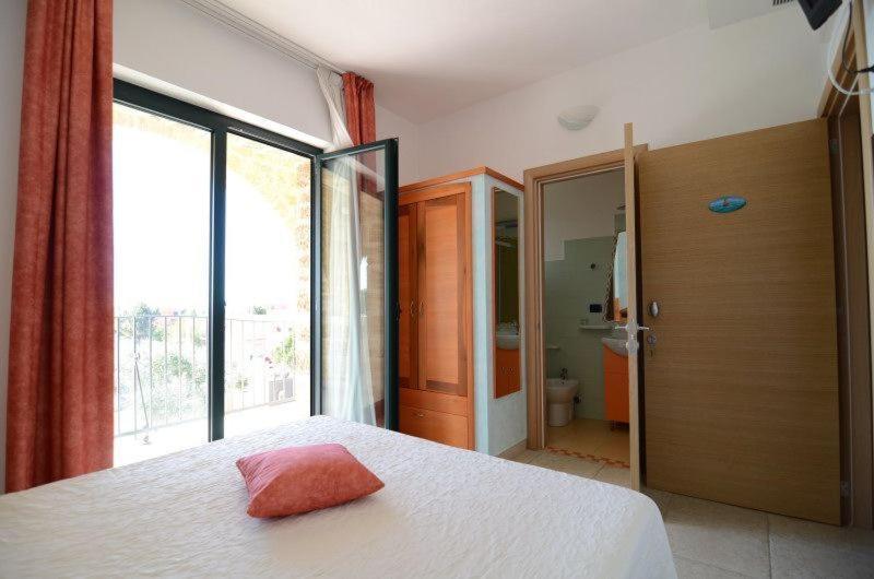 Villa Arneide Bed And Breakfast Torre Lapillo Habitación foto